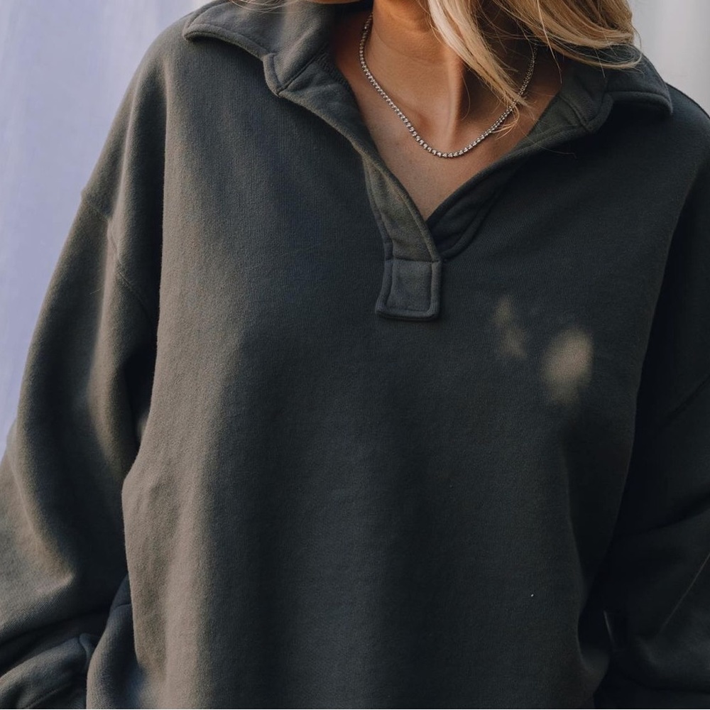 Daily Drills Vintage Black Collared Crewneck XS/S